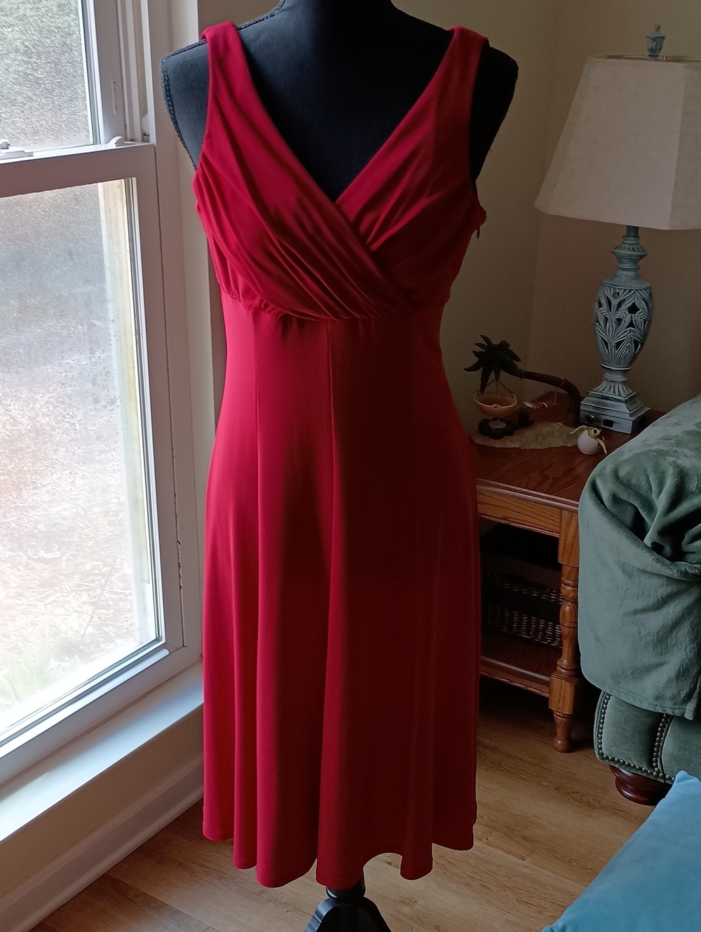 Evan Picone Sleeveless Red V-Neck Midi Dress